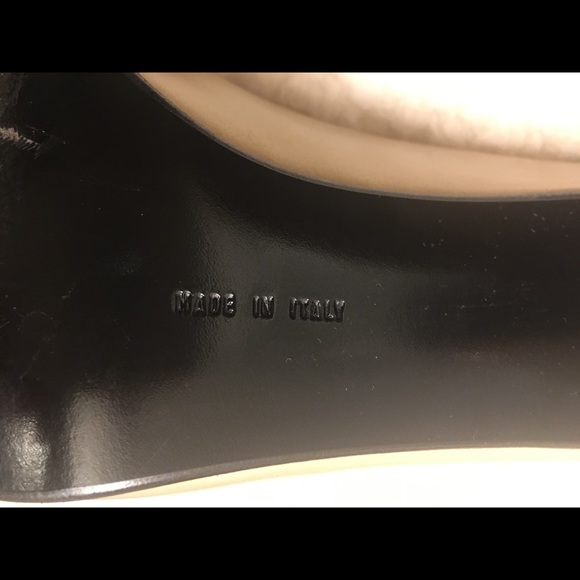 Salvatore Ferragaamo light gold size 7b shoes - Picture 4 of 7